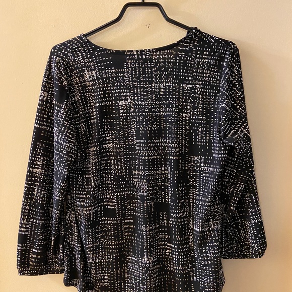 Liz Claiborne black blouse with white & beige pattern size medium - Picture 9 of 11